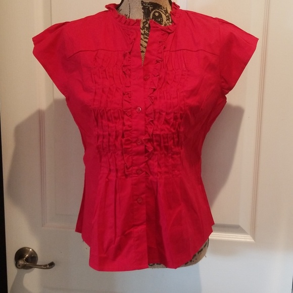 Antilia Femme red tuxedo like ruffle front top - Picture 1 of 6